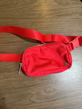 lululemon athletica | Bags | 2l Lululemon Everywhere Belt Bag Large |  Poshmark